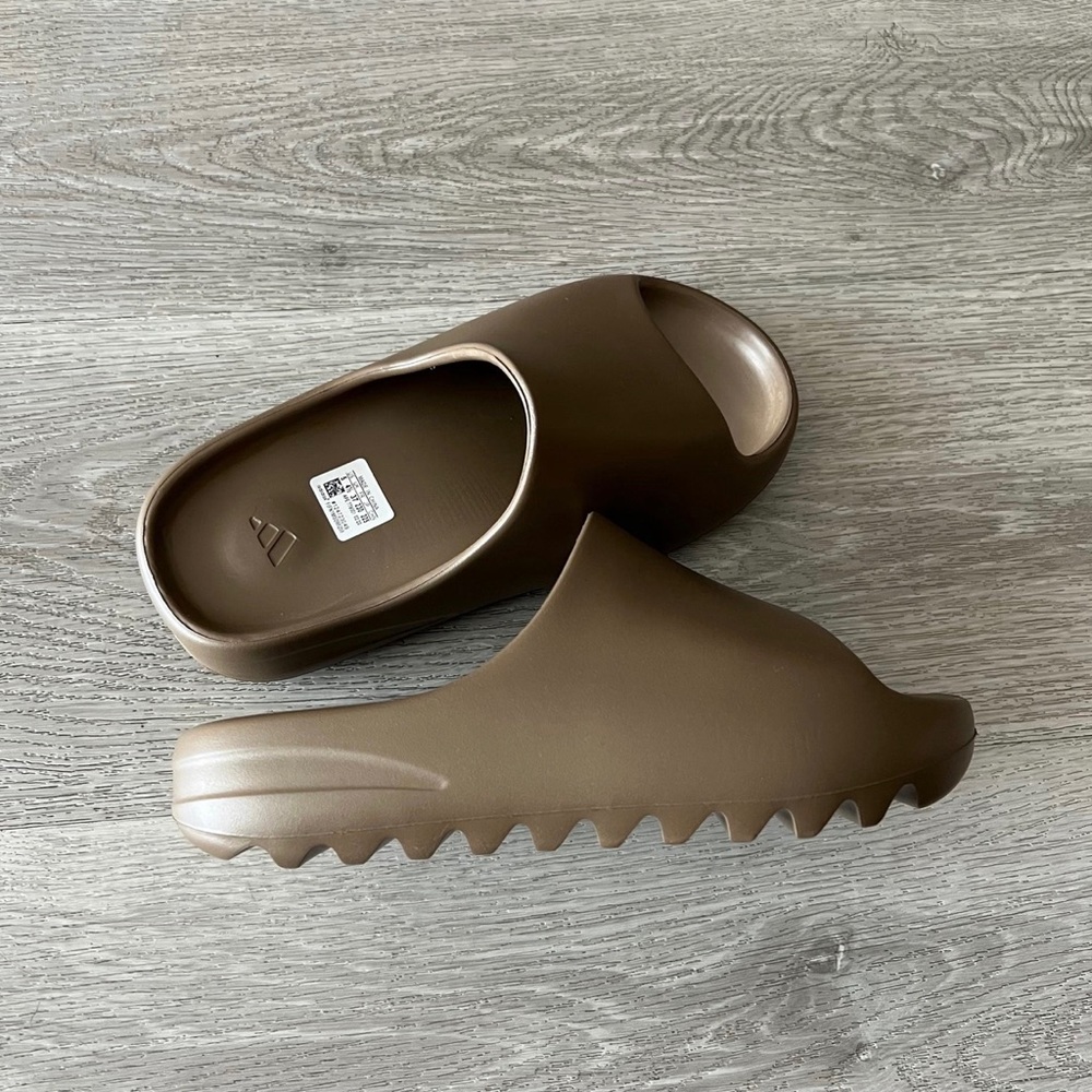 Yeezy slides size 5